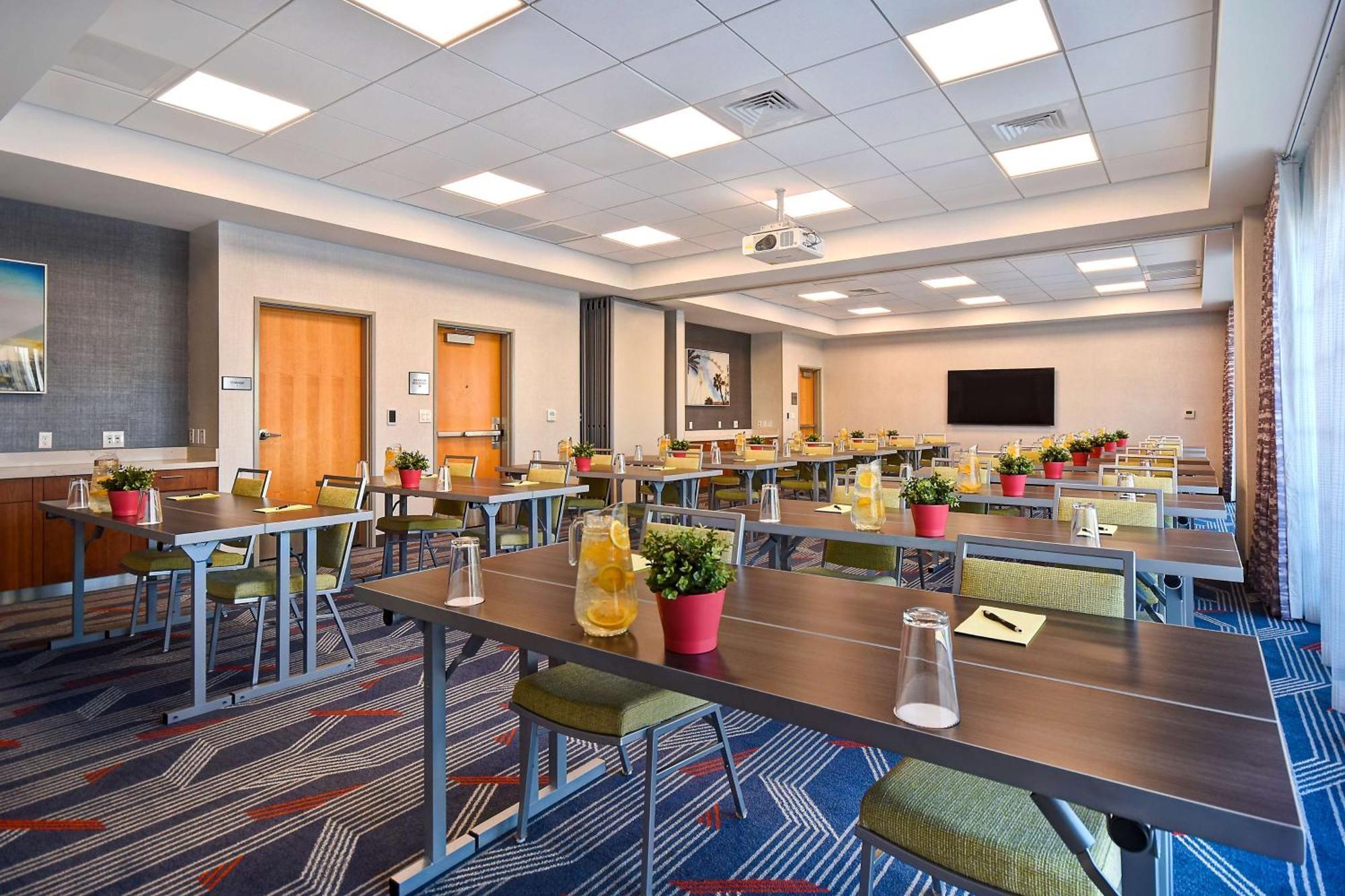 Home2 Suites By Hilton Las Vegas Convention Center - No Resort Fee Екстериор снимка