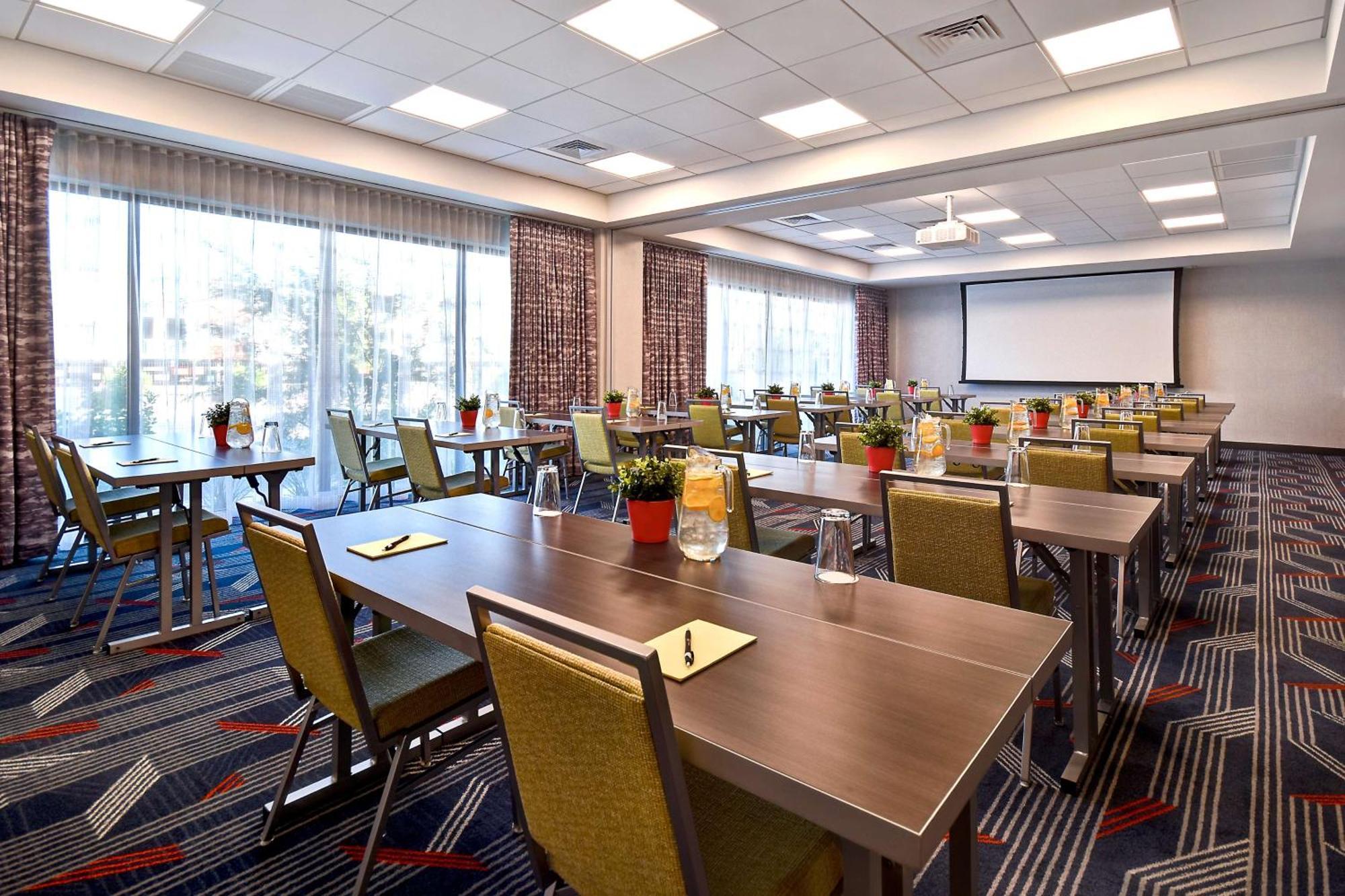 Home2 Suites By Hilton Las Vegas Convention Center - No Resort Fee Екстериор снимка
