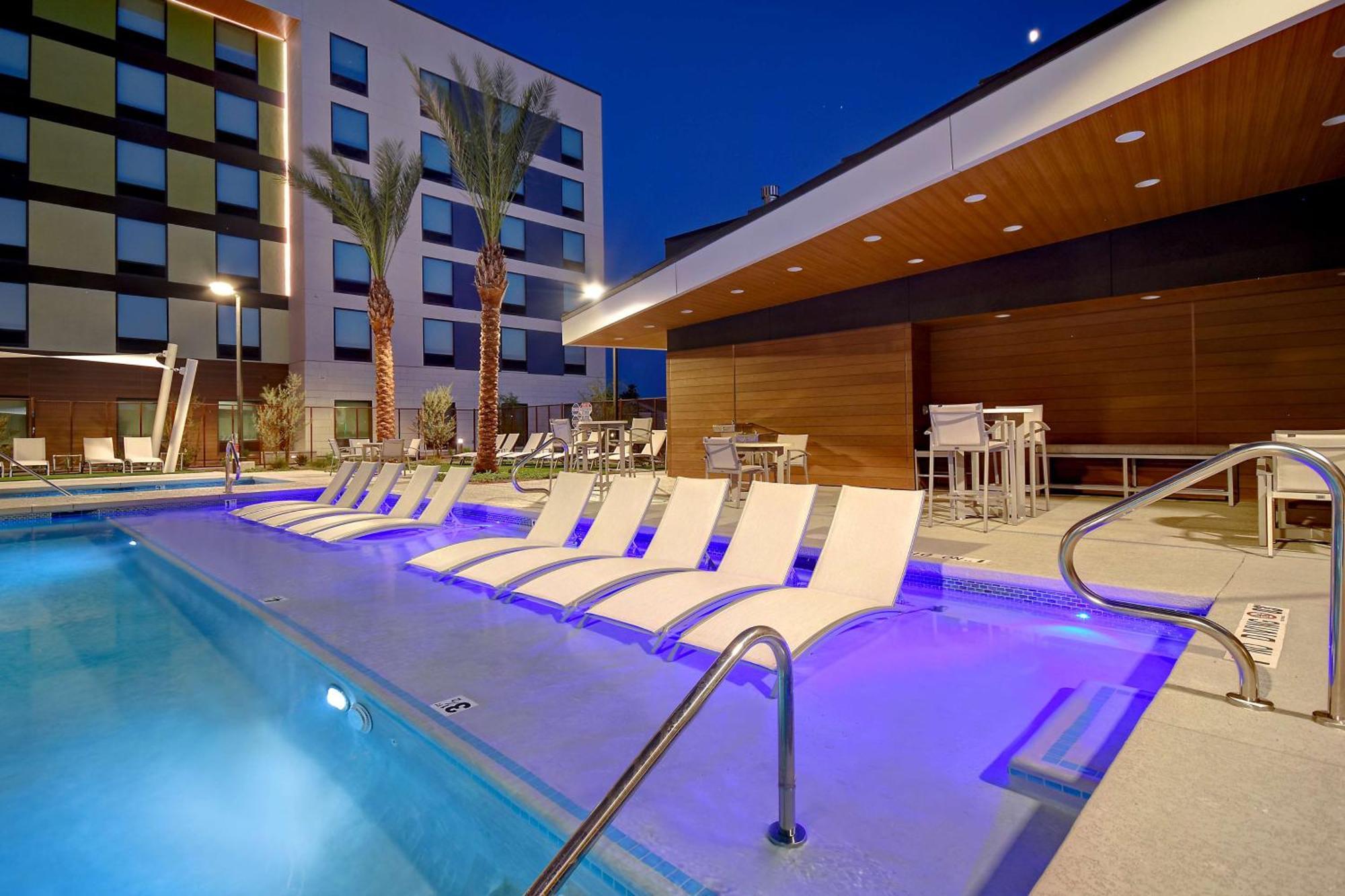 Home2 Suites By Hilton Las Vegas Convention Center - No Resort Fee Екстериор снимка