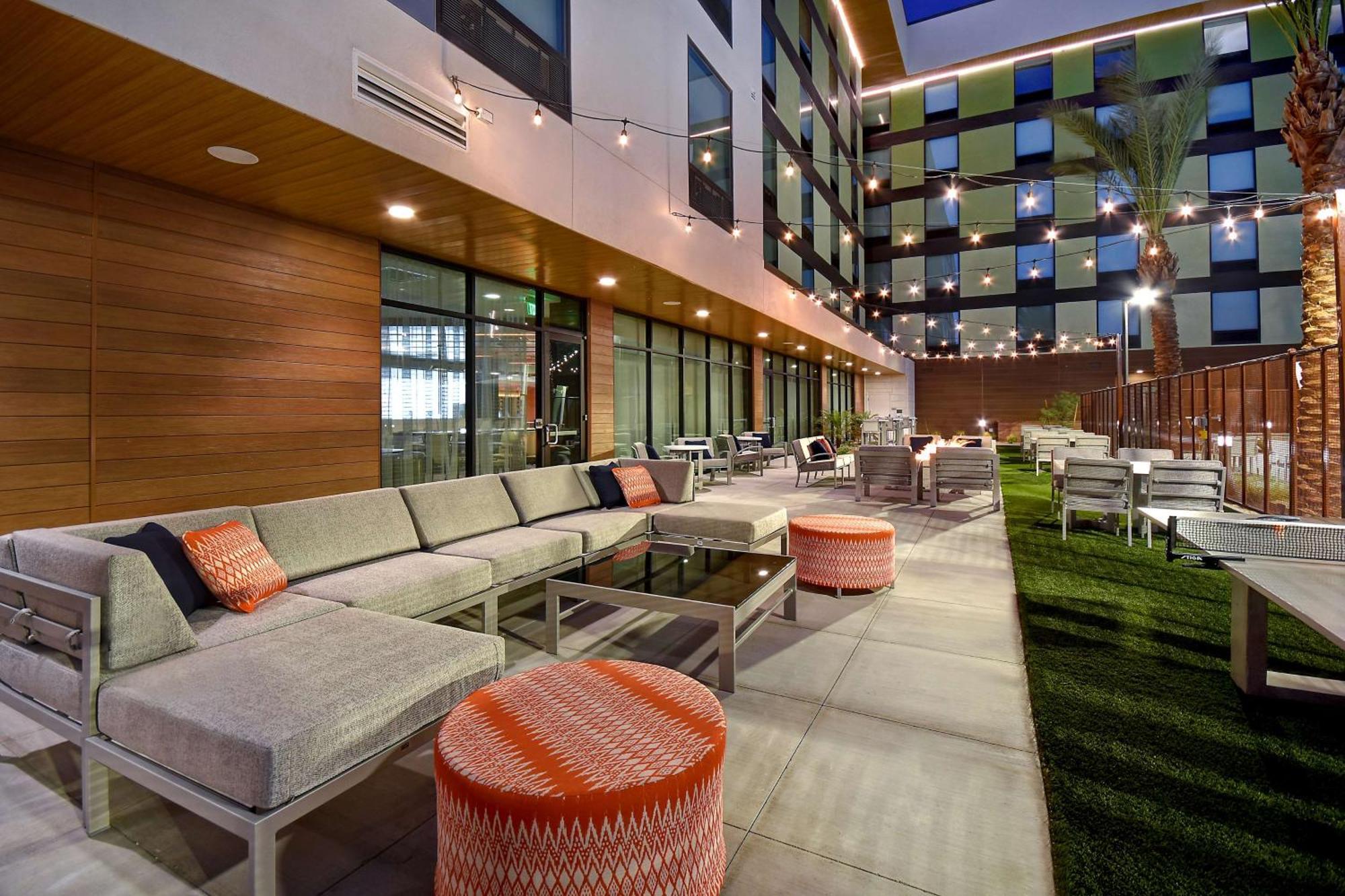 Home2 Suites By Hilton Las Vegas Convention Center - No Resort Fee Екстериор снимка